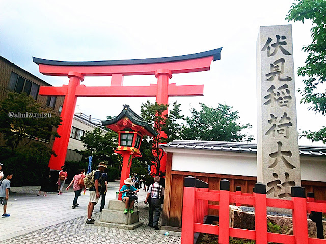 Suasana di fushimi inari taisha