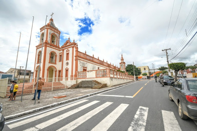 João Azevêdo entrega obras de pavimentação em Pocinhos e garante melhoria da mobilidade urbana no município