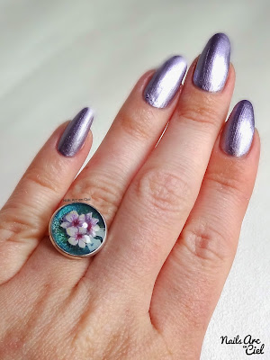 Bague nail art fleurs de cerisier peinte à la main en gel