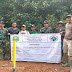 Satgas Pamtas RI-Malaysia Yonif 645/Gty Karya Bhakti Bantu Pembuatan Penegasan Patok Tanah Desa di Perbatasan