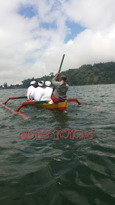 ritual danau beratan bali