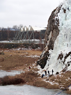 Lodospad na skałce Geologów w rezerwacie Kadzielnia