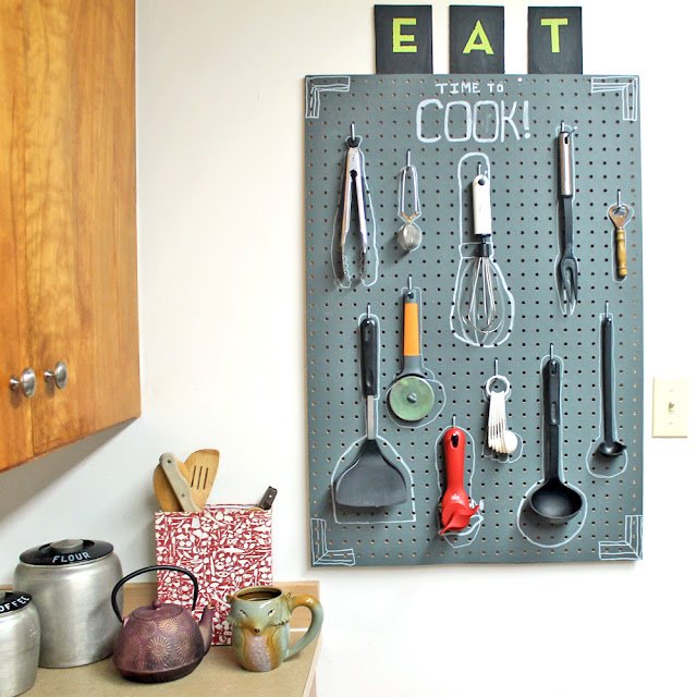 Use @decoart Chalkboard Coating to make this Chalkboard Pegboard Kitchen Organizer. Tutorial by @punkprojects