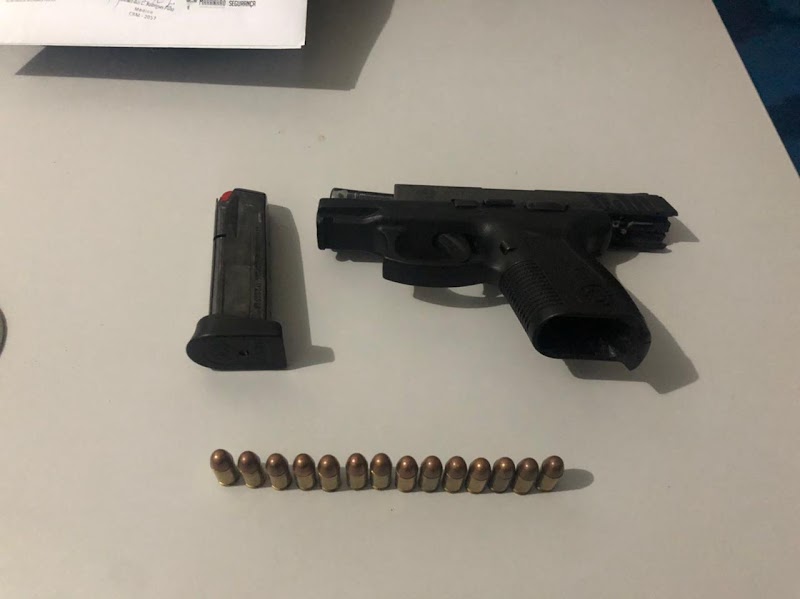 LAGO DA PEDRA: Indivíduo é preso portando pistola em frente à Praça da Play House