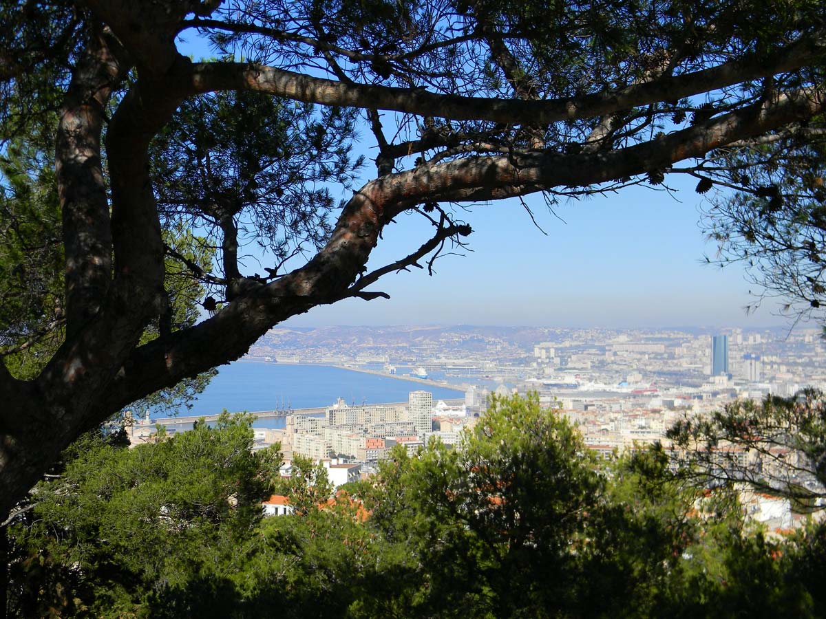 Notre-Dame-de-la-Garde, la Bonne Mère, Marseille, automne, vue sur la ville