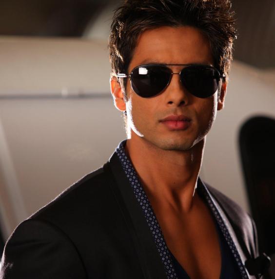  movie he is good look smart boy here is the some shahid kapoor photo.