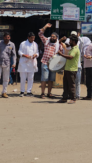 कर्नाटक जीत पर युवक कांग्रेस कार्यकर्ताओं ने मनाया जश्न....आतिषबाजी कर एक दूसरे को खिलाई मिठाई..