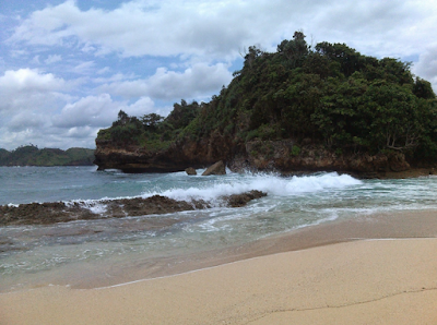 Pantai Batu Bangkung Malang