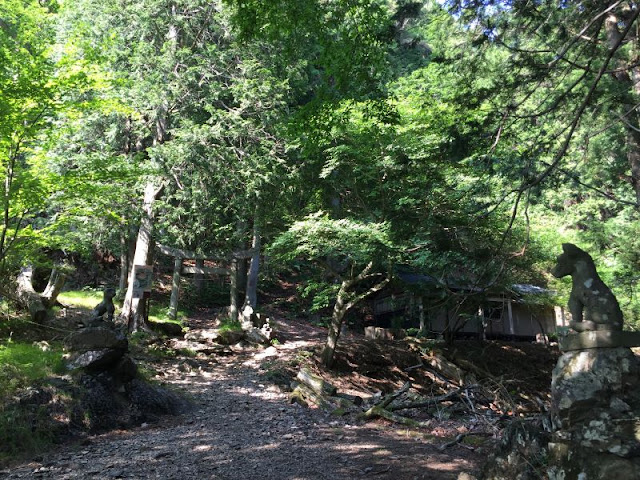 雷神岳神社の鳥居