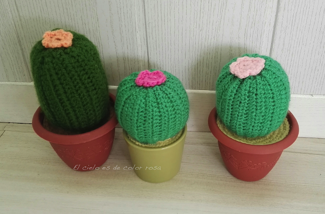 varios cactus a ganchillo crochet