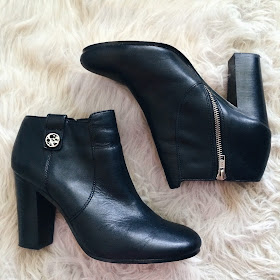 Coach Tavi Booties blacl leather silver hardware