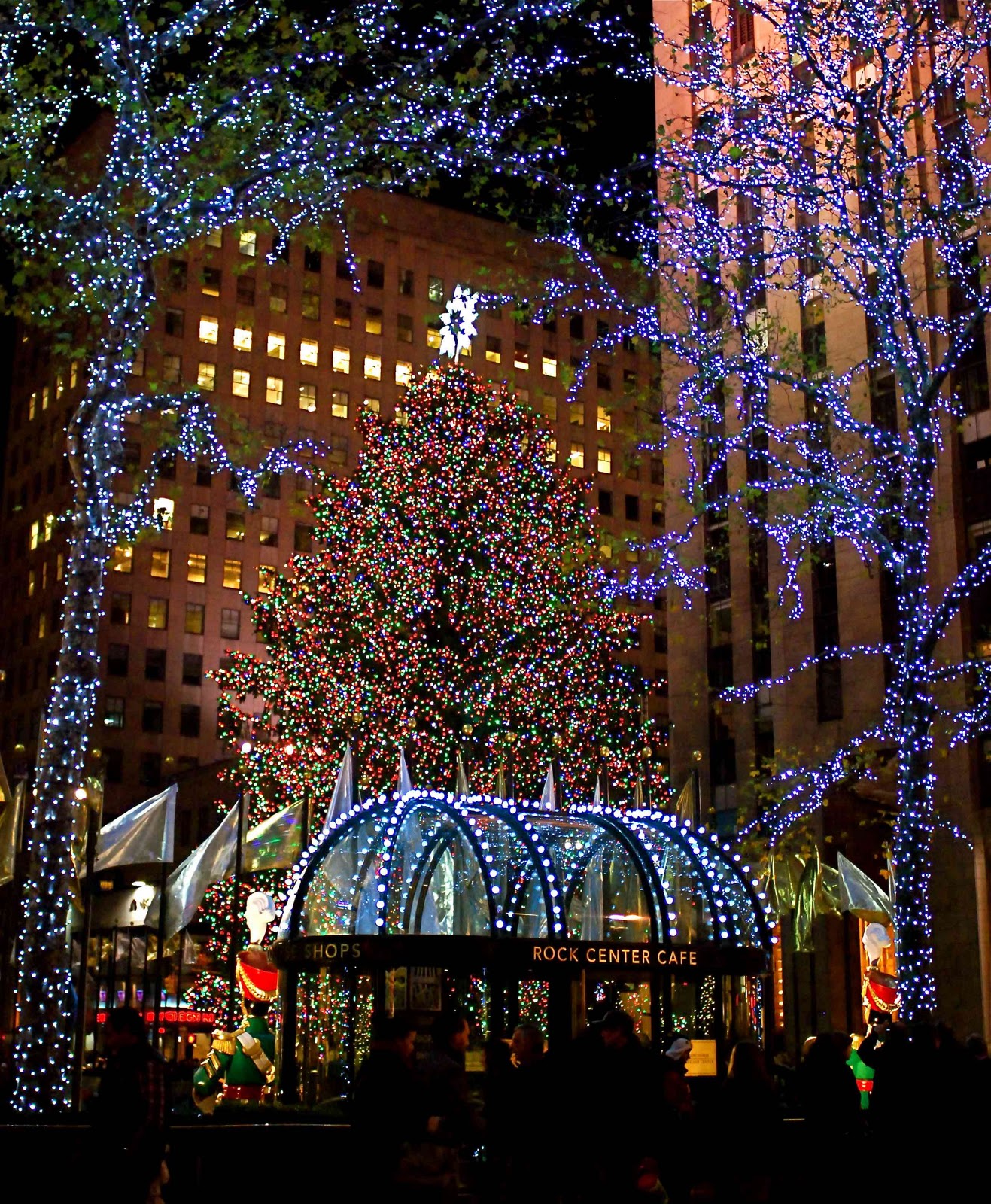 NYC ♥ NYC: Rockefeller Center Lights The Iconic Christmas Tree