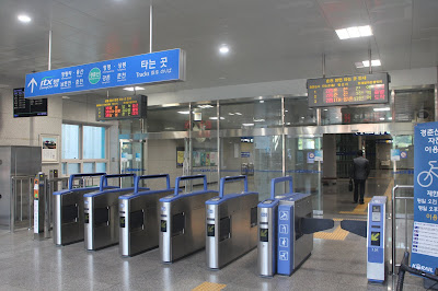 Seoul Budget Travel Guide: Metro Train Station