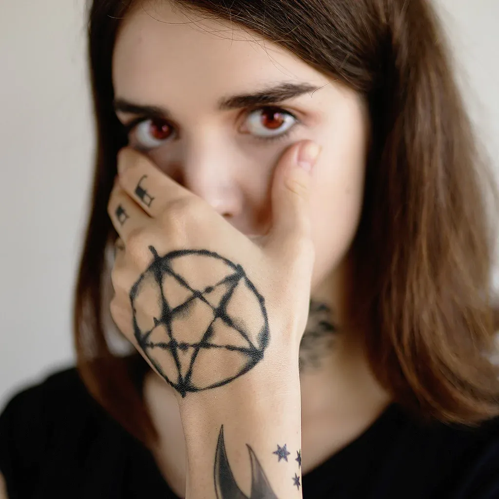 tatuajes simbolos satanicos