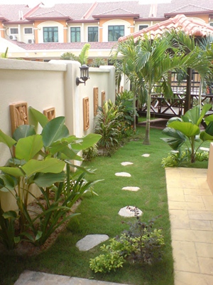 Ide 38+ Hiasan Laman Rumah Teres