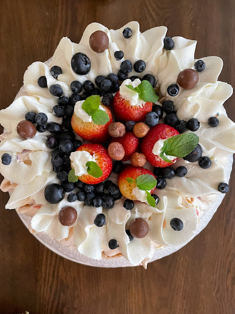 How to make a Pavlova Course, pavlova recipe, meringues recipe, French meringues, French meringues recipe, Udemy, Udemy baking classes, cookie decorating class online, Christmas in July 2023, Udemy coupons