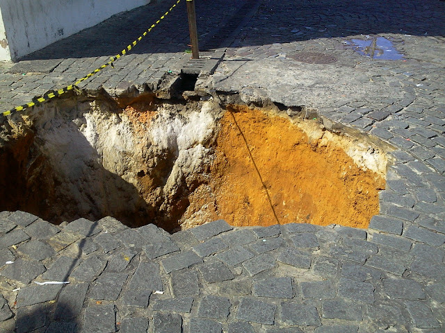 Olha o tamanho do problema no Largo de Sant`Anna