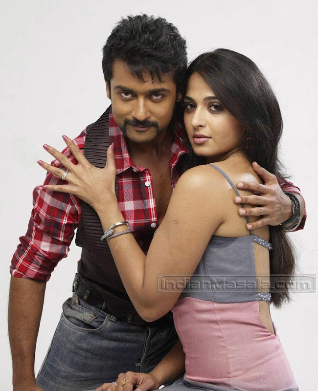 Anushka looking hot in Tamil film Singam