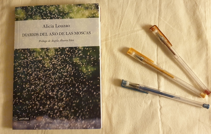 Reseña de «Diarios del año de las moscas» de Alicia Louzao (Lastura Ediciones)