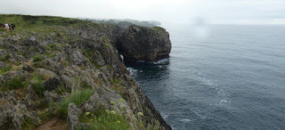 Alrededores de la Playa de Gulpiyuri.