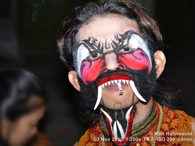 photo, portrait, Facing the World, © Matt Hahnewald, artist, 50 mm prime lens, Nikon DSLR D3100, make-up, actor, performer, mask, Indonesia, wayang wong, Java, Javanese dance, wayang orang, dancer, posing, smoking, cigarette, Surakarta