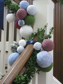 Palline di Natale con il riciclo creativo camicie