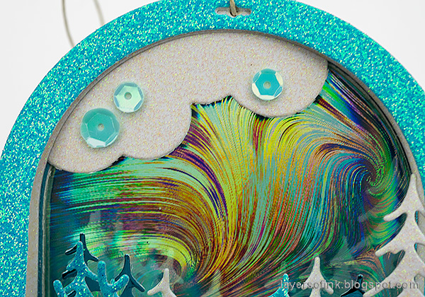 Layers of ink - Scenic Winter Ornaments Tutorial by Anna-Karin Evaldsson. SSS Holographic paper.