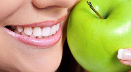 Apel Menghilangkan Plak Pada Gigi