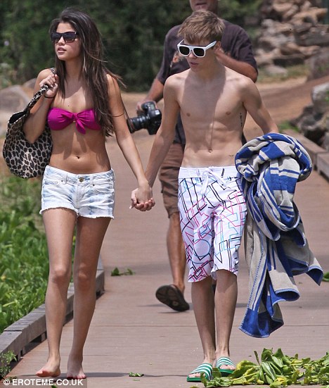 Bikini-clad Selena Gomez Kisses Justin Bieber. hairstyles Justin Bieber and