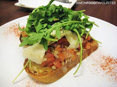 laksa pesto. Pesto bruschetta-toasted