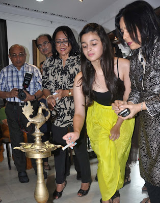 Alia Bhatt unveil the 'Splassh' painting exhibition 