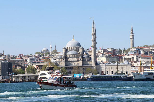 Istanbul, Pont Entre Deux Continents : Où l'Orient Rencontre l'Occident