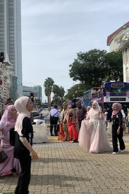 100 pengantin walimatul urus perdana