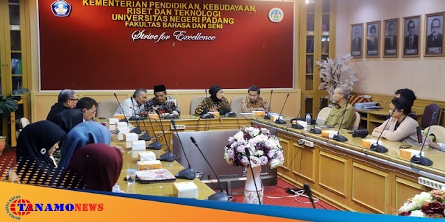 Dekan FBS Universitas Negeri Padang dan Sekolah Tinggi Seni Kreatif Tanda Tangani Kerja Sama