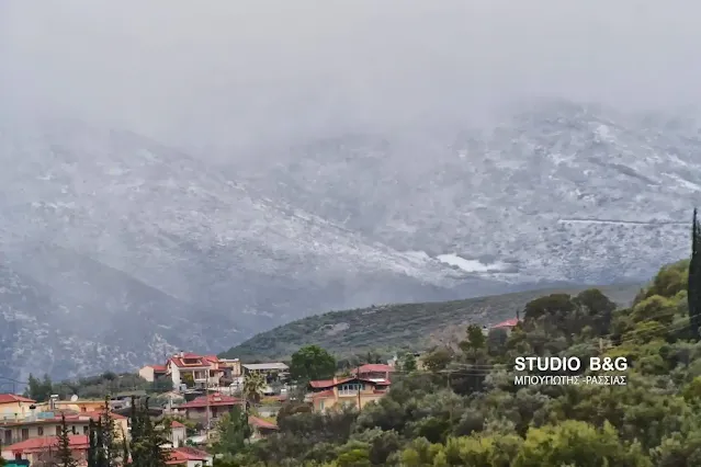 Χιόνια σε πλαγιά βουνού