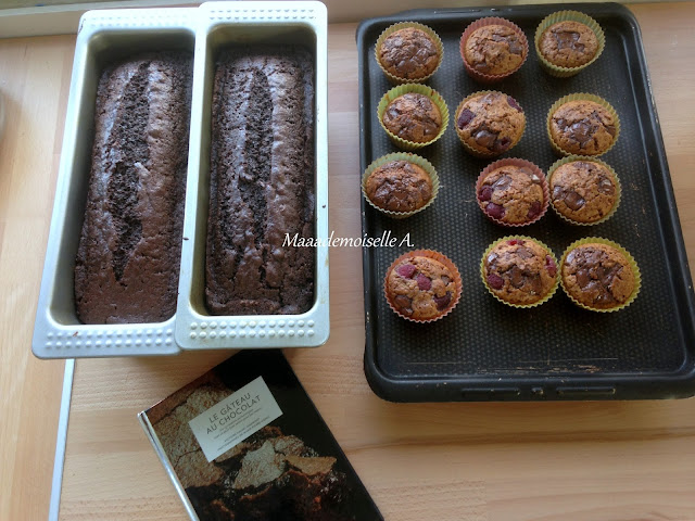 Cakes au chocolat et muffins aux pépites de chocolat véganes