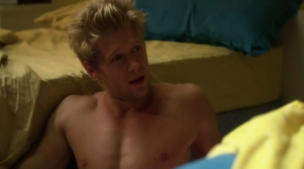 Matt Barr Shirtless on Hellcats s1e05