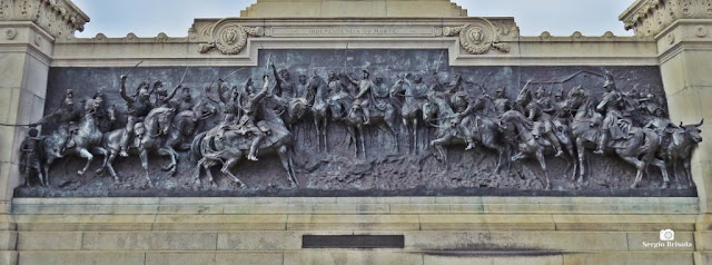 Vista ampla do lindo Painel em bronze "Independência ou Morte" - Ipiranga - São Paulo