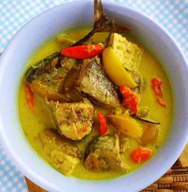 Resep Ikan Tenggiri Kuah Kuning Yang Menggugah Selera 