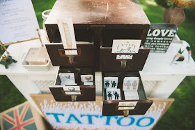 Una barra de tatuajes para tu boda