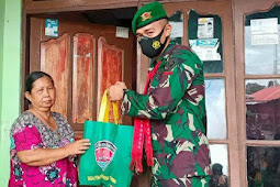 TNI Bagi Sembako Jelang HUT Kodam Pattimura