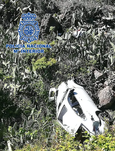 Foto del vehículo,BMW, tirado por un barranco de la persona que no quiso pagar una deuda de póker en la que presuntamente hizo trampas, Adeje, Tenerife
