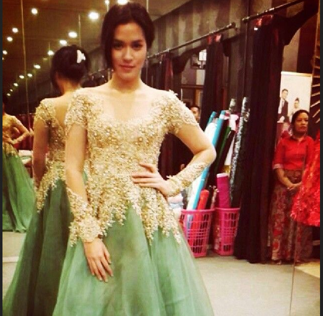 Ini Dia Model  Baju Kebaya  Rancangan Ivan  Gunawan  Terbaru