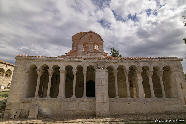 Pórtico Iglesia Monasterio Santa Maria - Apolonia, Albania por El Guisante Verde Project