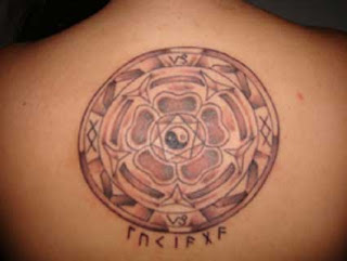 Mandala tatuagem de volta