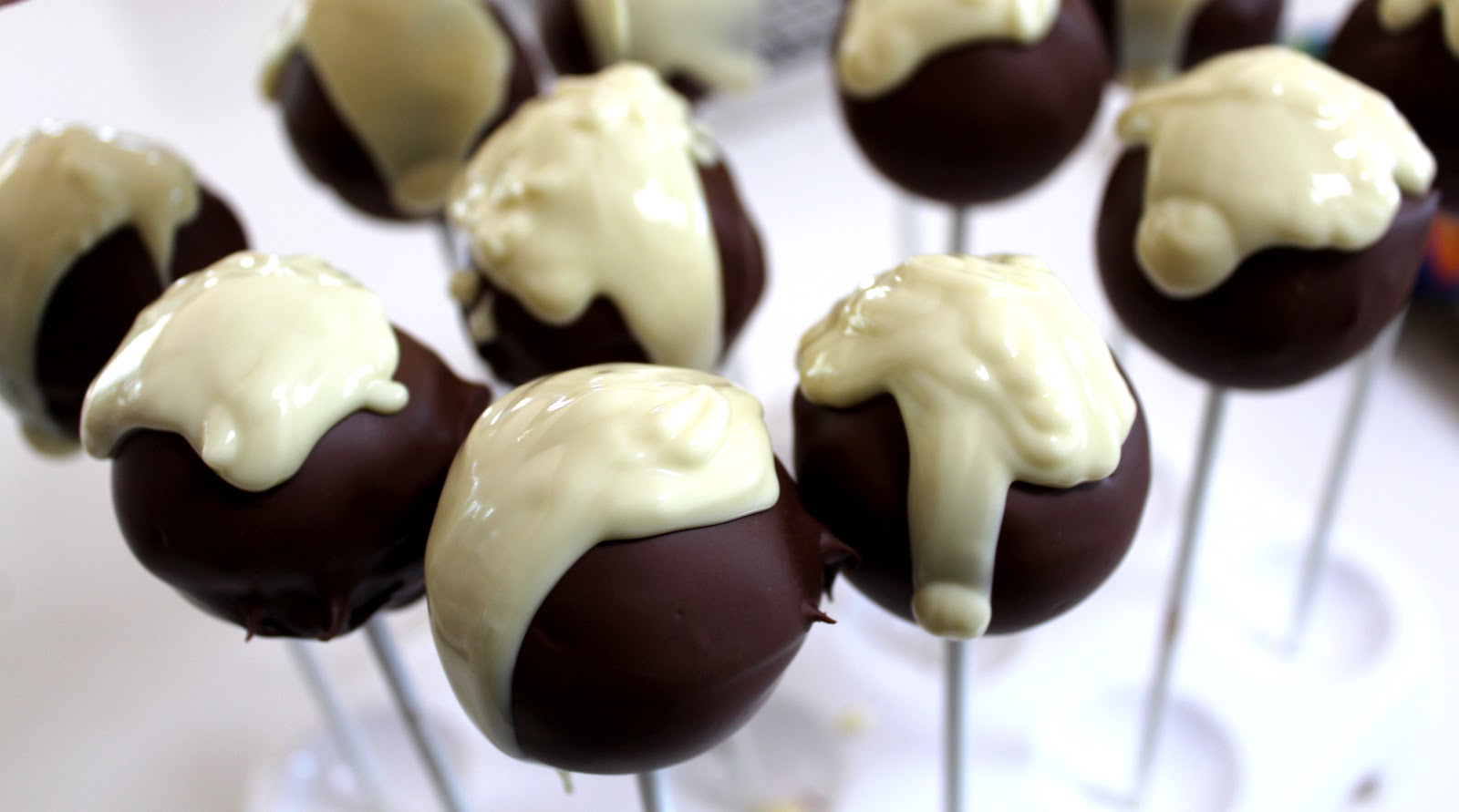 Christmas Pudding Chocolate Cake Pops and A Cake Pop Maker Giveaway