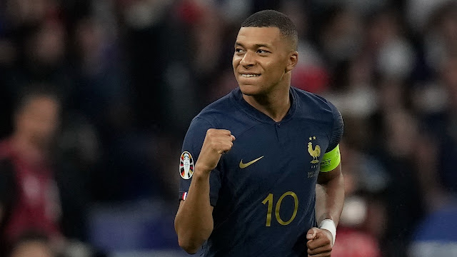 Kylian Mbappé back in PSG squad after contract standoff
