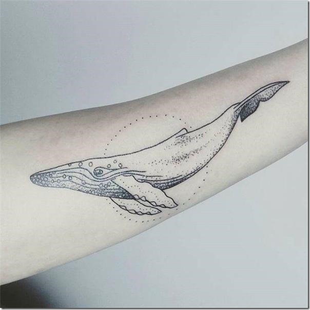 ballena-de-contorno-en-tonos-de-gris-en-el-brazo