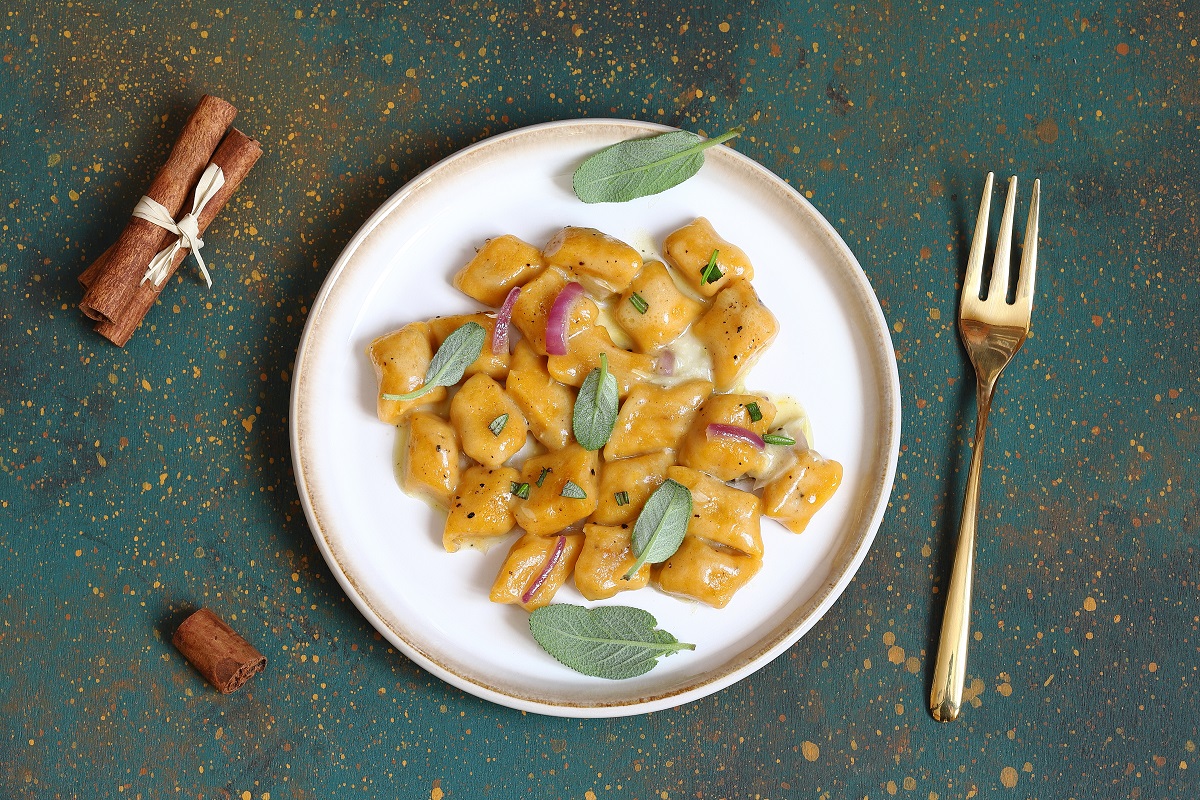 Gnocchi di zucca con gorgonzola e cipolle rosse