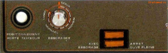 Sur les modèles 836, 884 et 886, en appuyant sur ce bouton, la porte du tambour se trouve amenée face à la porte de la machine.